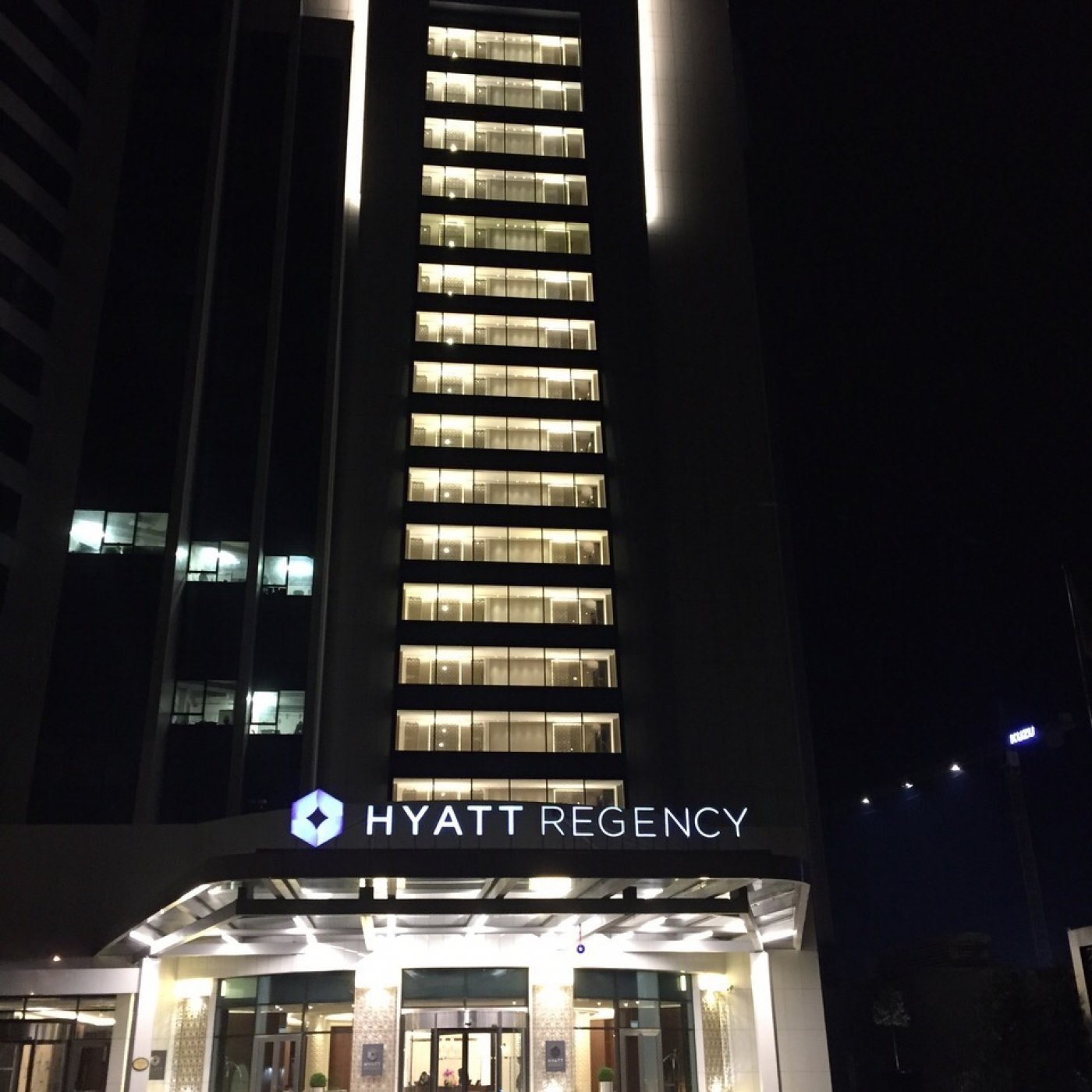 Artium Alanı Avizesinin Tadilatı